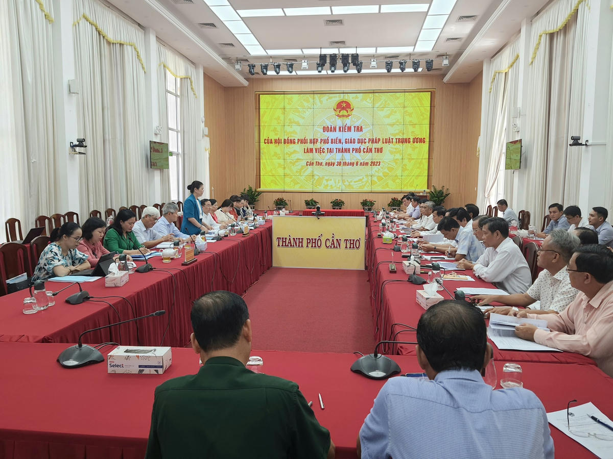 Quang cảnh buổi làm việc.
