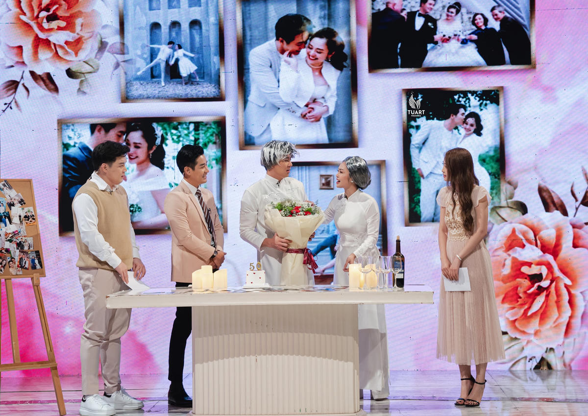 Chương trình "Khách  sạn 5 sao" có sự góp mặt của vợ chồng MC Thùy Linh và diễn viên Đức Hiếu.
