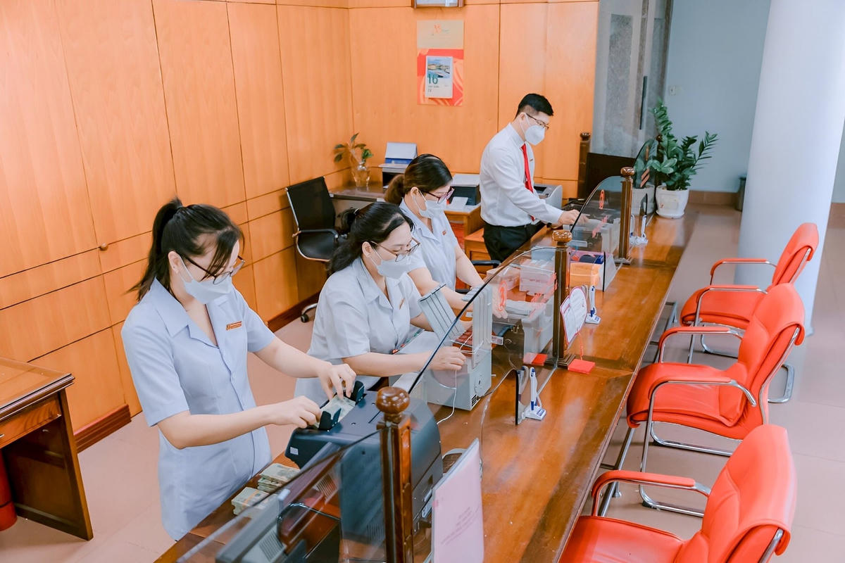 anh-6-nhung-nu-can-bo-agribank-lam-cong-tac-ngan-quy-la-nhung-bong-hoa-dep-ve-su-can-man-long-trung-thuc-tinh-liem-khiet.jpg