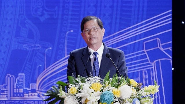 Ông Nguyễn Tấn Tuân, Phó Bí thư Tỉnh ủy, Chủ tịch UBND tỉnh Khánh Hòa phát biểu tại buổi lễ.