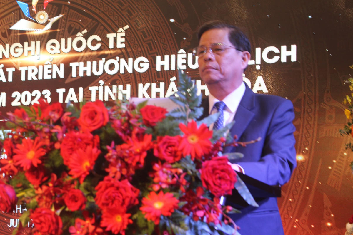Ông Nguyễn Tấn Tuân, Phó Bí thư Tỉnh uyt Chủ tịch UBND tỉnh Khánh Hòa phát biểu khai mạc.
