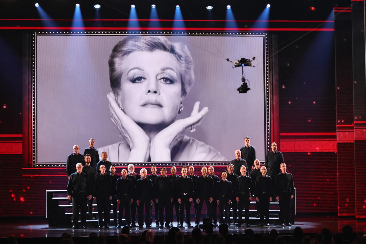 Angela Lansbury, hiện 96 tuổi, được vinh danh với giải thưởng thành tựu trọn đời trên sân khấu. Ảnh: Theo Wargo / Getty Images cho Tony Awards Productions.
