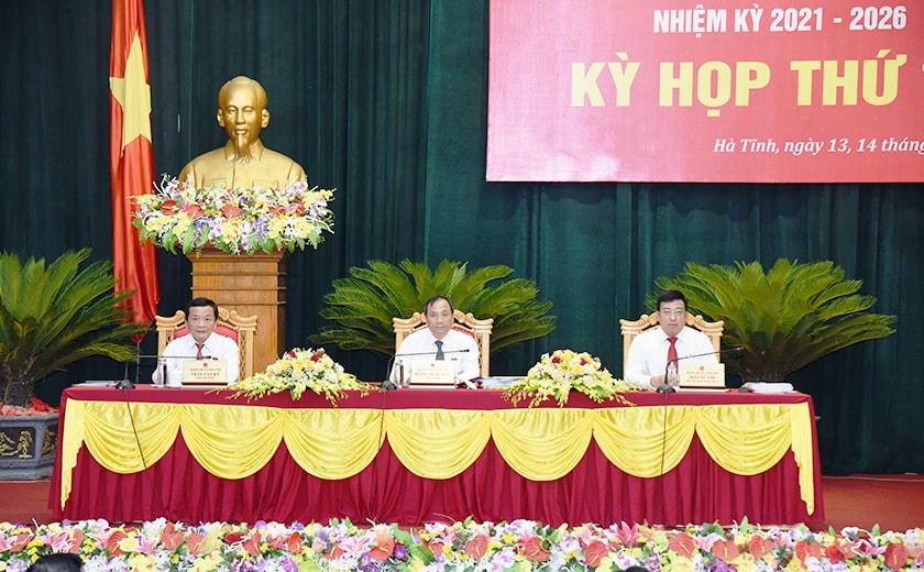 Chủ tọa kỳ họp.