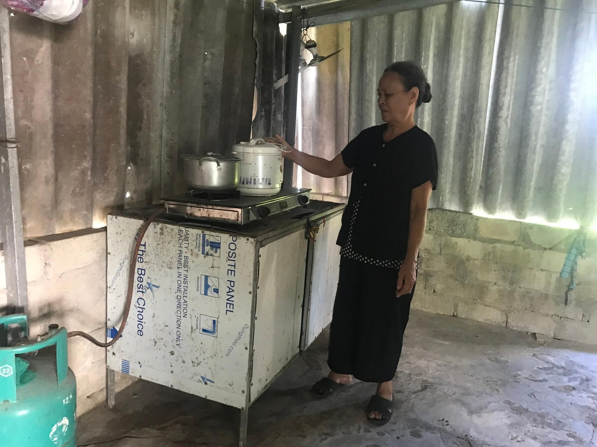 Trong nhà không có gì đáng giá.