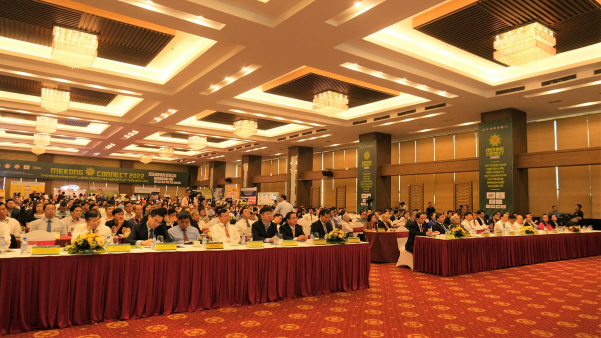 Diễn đàn thu hút đông đảo đại biểu tham. dự.