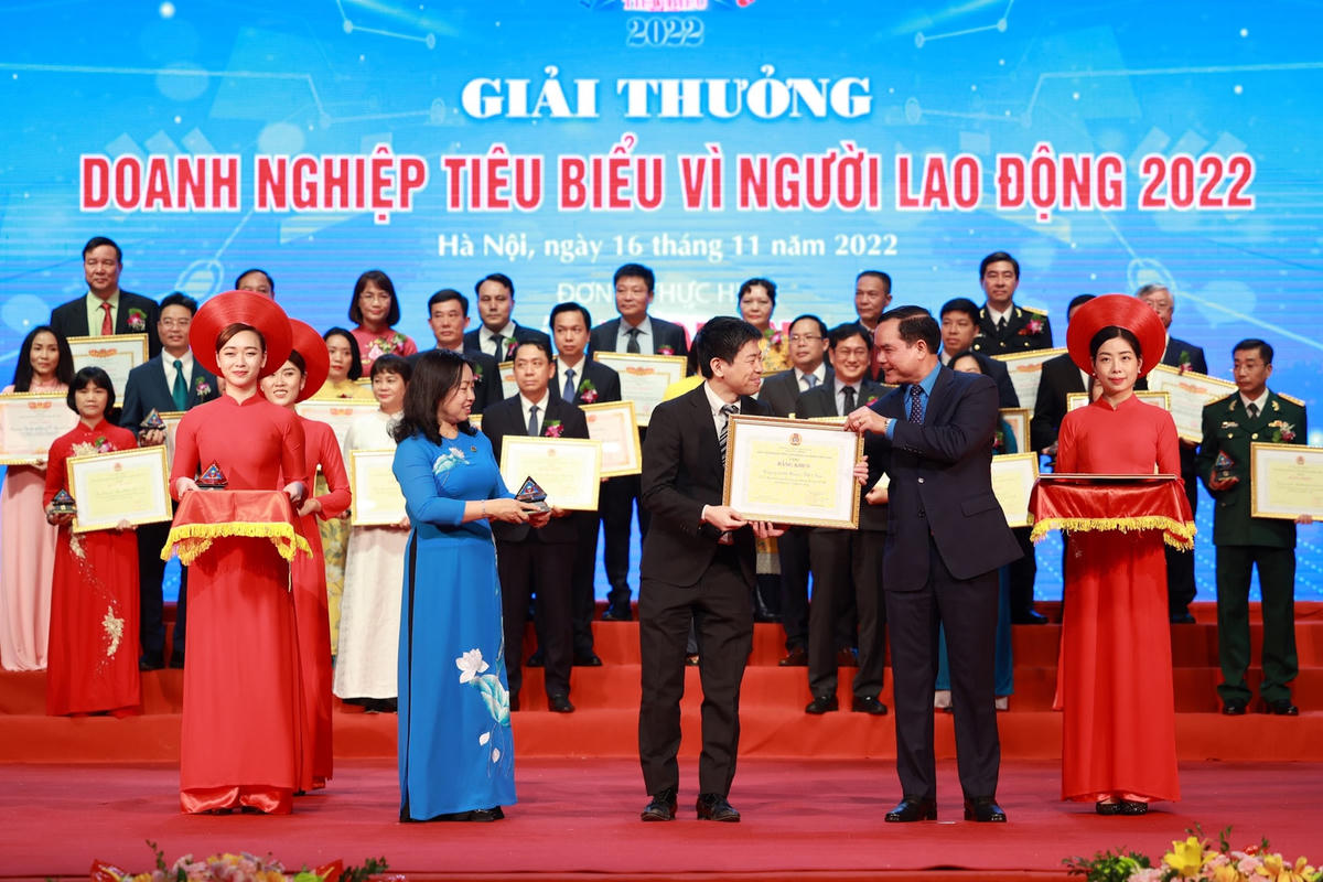 Tôn vinh những doanh nghiệp nỗ lực vì người lao động.