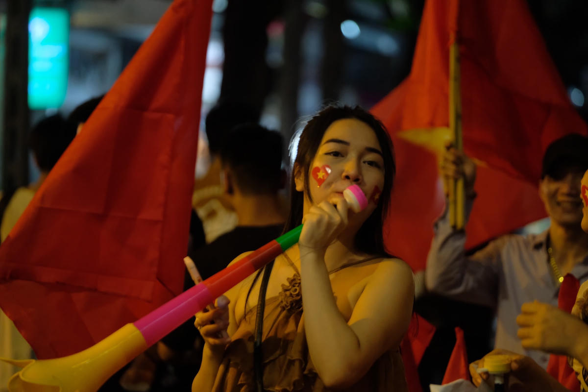 Những chiếc kèn Vuvuzela giờ đã quá quen thuộc trong các màn ăn mừng chiến thắng của người hâm mộ Việt Nam.