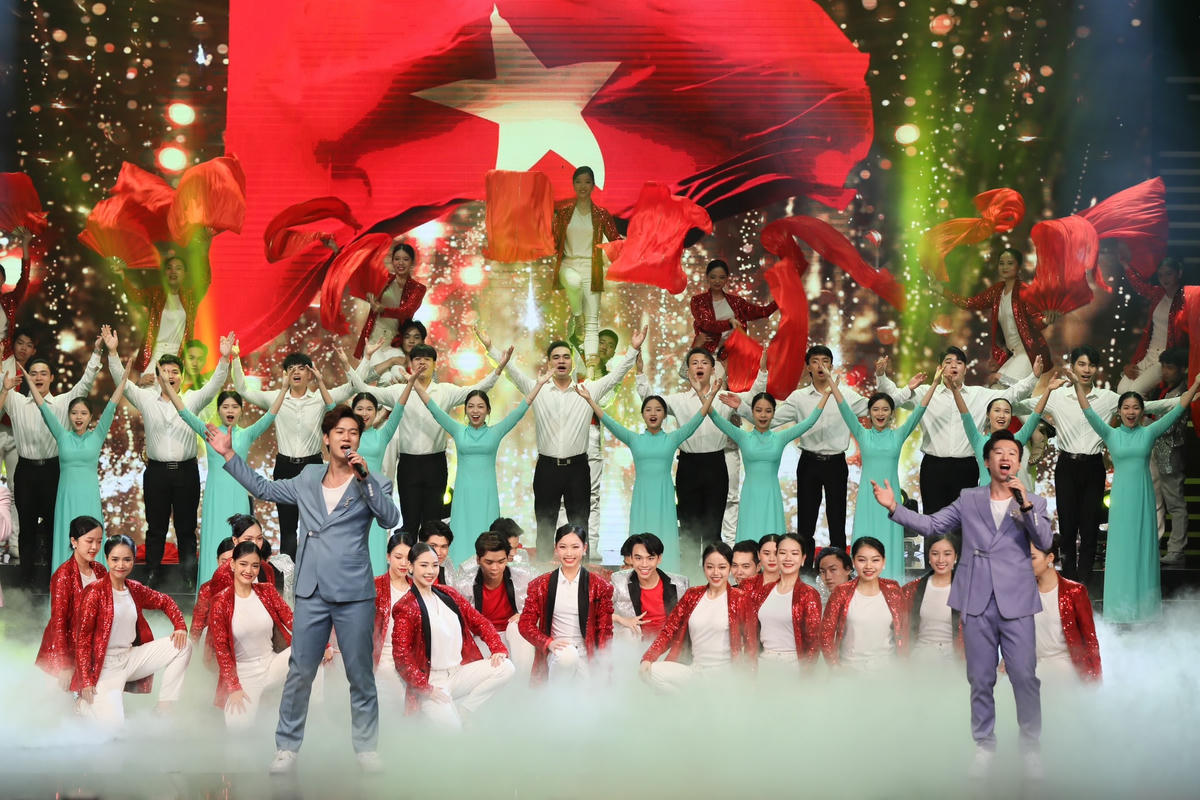 Chương trình nghệ thuật chào mừng lễ trao giải Báo chí toàn quốc “Báo chí với công tác đấu tranh phòng, chống tham nhũng, tiêu cực” lần thứ tư. Ảnh: Quang Vinh.