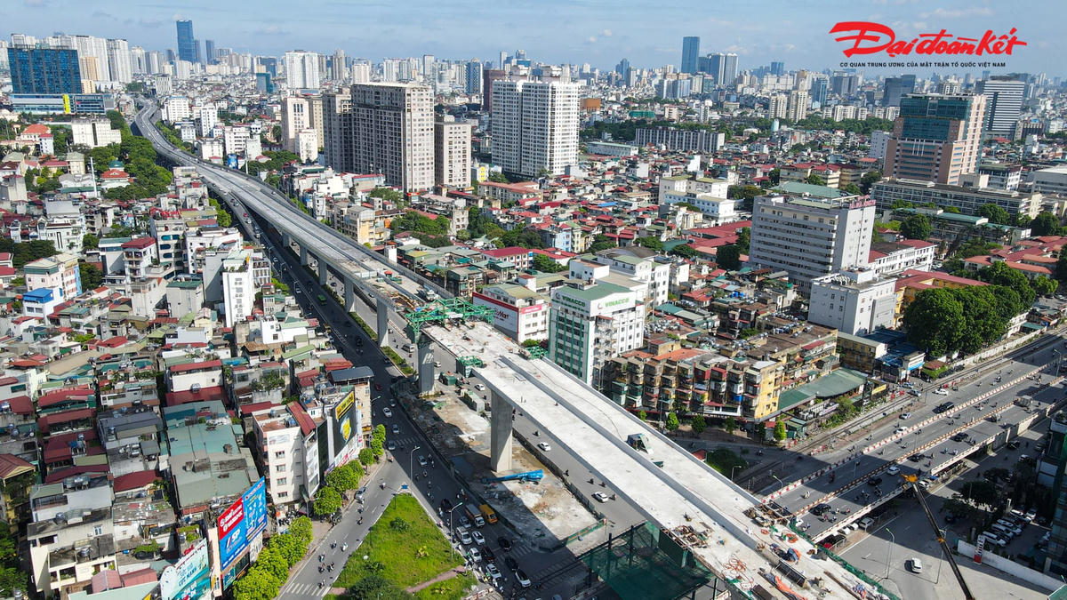 Dự án đường Vành đai 2, đoạn cầu Vĩnh Tuy - Ngã Tư Sở được thành phố Hà Nội phê duyệt đầu tư khoảng 9.400 tỷ đồng, trong đó chi phí giải phóng mặt bằng 4.194 tỷ đồng và hơn 5.200 tỷ đồng còn lại là chi phí xây lắp, tư vấn dự án và các chi phí khác. Dự án nối liền 3 quận trung tâm gồm Đống Đa, Thanh Xuân, Hai Bà Trưng, chủ đầu tư là Tập đoàn Vingroup.