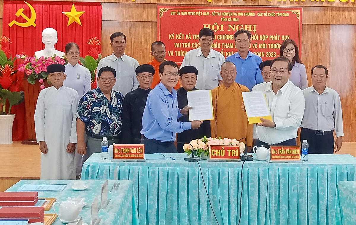 Ủy ban MTTQ Việt Nam tỉnh Cà Mau, Sở Tài nguyên và Môi trường tỉnh cùng các tổ chức tôn giáo ký kết Chương trình phối hợp