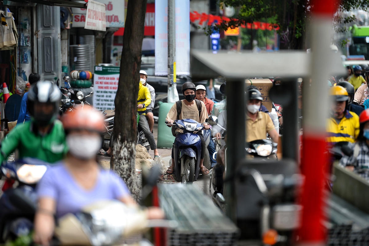 Ngày đầu làm việc sau kỳ nghỉ lễ giao thông Hà Nội ùn tắc cục bộ 
