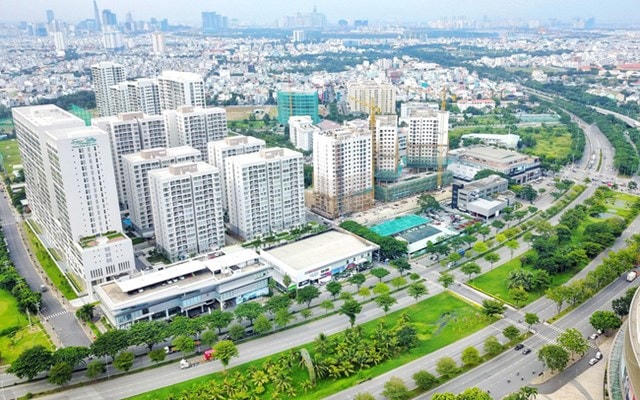 Thị trường bất động sản đang chờ những tín hiệu mới để hồi phục. Ảnh: Quang Vinh.