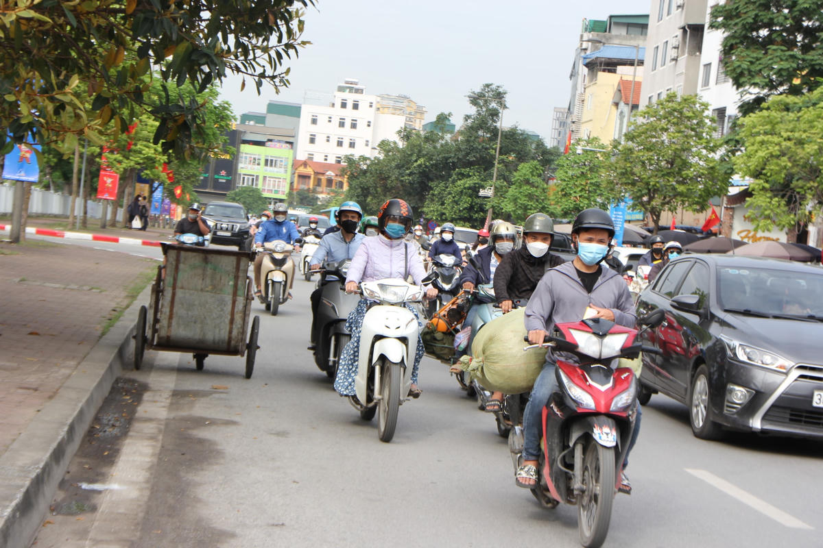 Hà Nội: ‘Bát nháo’ tình trạng lấn chiếm lòng đường, vỉa hè trên phố Đỗ Đức Dục