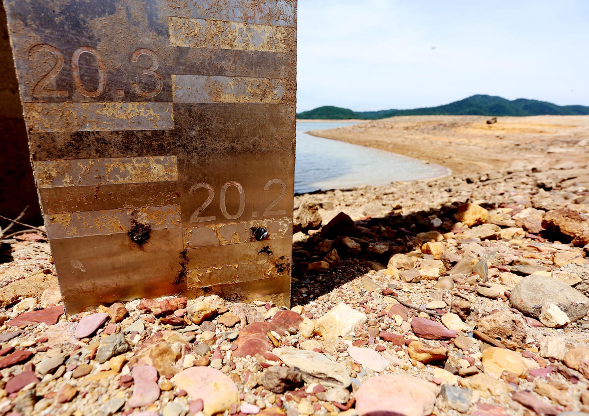 Mực nước trong hồ Kẻ Gỗ đã hạ xuống dưới 20m.