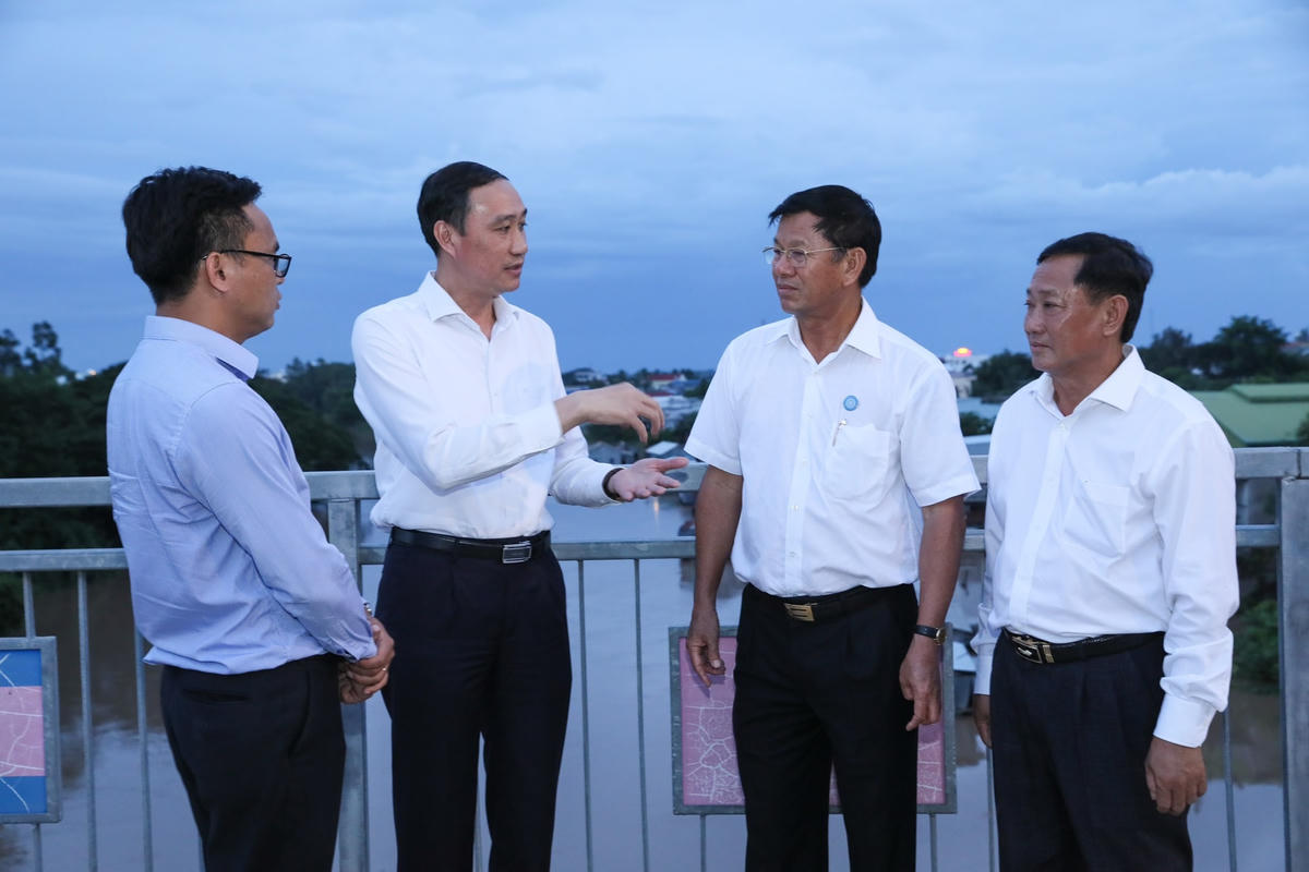 Phó Chủ tịch UBTƯ MTTQ Việt Nam Phùng Khánh Tài thay mặt UBTƯ MTTQ Việt Nam cảm ơn ông Hei Bavy, Ủy viên Trung ương Đảng Nhân dân Campuchia, Phó Chủ tịch Hội đồng Quốc gia Mặt trận Đoàn kết Phát triển Tổ quốc Campuchia đã có chuyến thăm và làm việc tại An Giang.