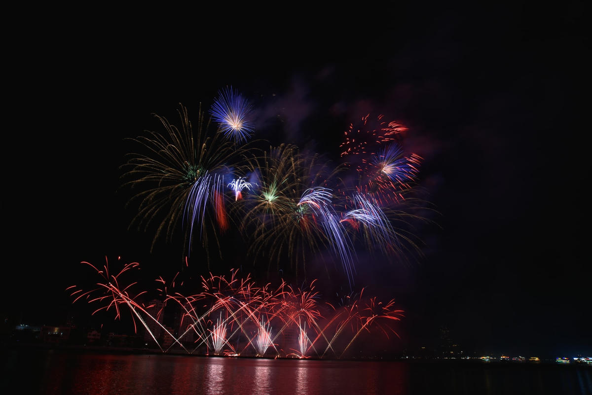 Pháo hoa của đội Đà Nẵng (Việt Nam). Ảnh: Thanh Tùng.