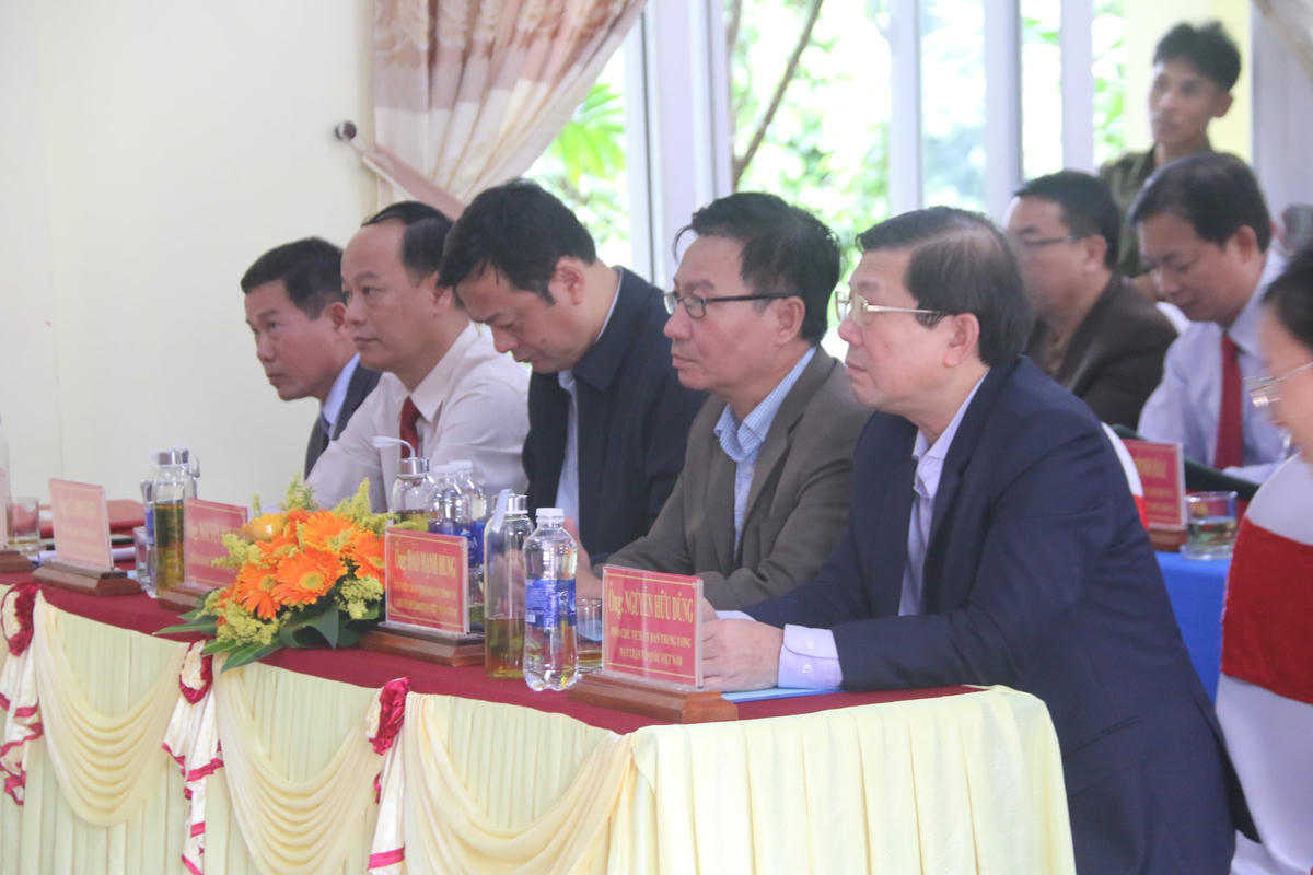 Về phía tỉnh Quảng Trị có ông Nguyễn Đăng Quang, Phó Bí thư Thường trực Tỉnh ủy, Chủ tịch HĐND tỉnh; ông Đào Mạnh Hùng, Ủy viên Ban Thường vụ Tỉnh ủy, Chủ tịch Ủy ban MTTQ Việt Nam tỉnh.