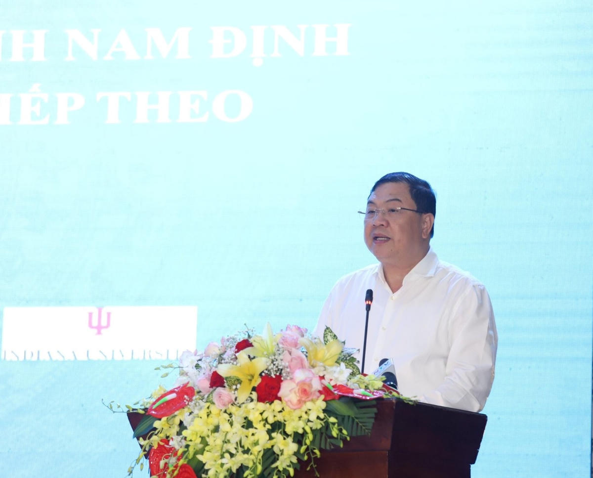 Bí thư Tỉnh ủy Nam Định Phạm Gia Túc cùng nhiều lãnh đạo chủ chốt khác của tỉnh; lãnh đạo các sở, ngành, địa phương trong tỉnh làm Giảng viên thỉnh giảng tại Trường Chính trị Trường Chinh của tỉnh. 