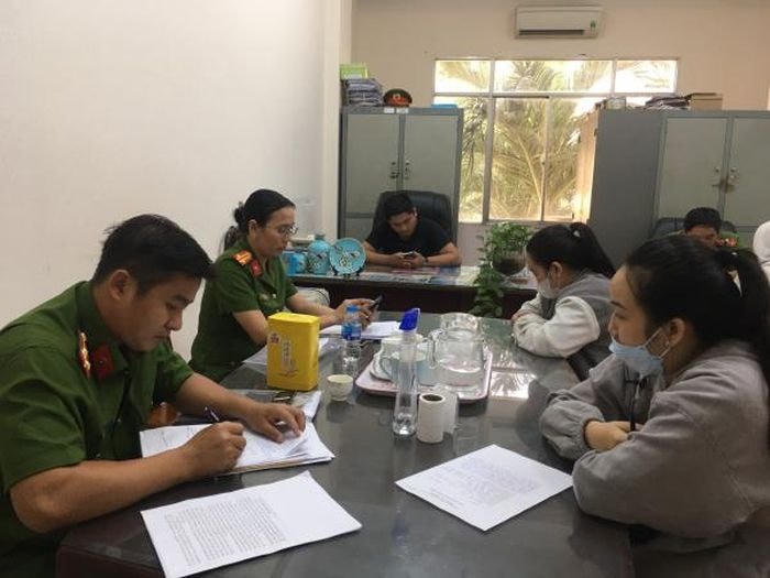 Công an làm việc, lấy lời khai các đối tượng nghi phạm có liên quan đến vụ án.