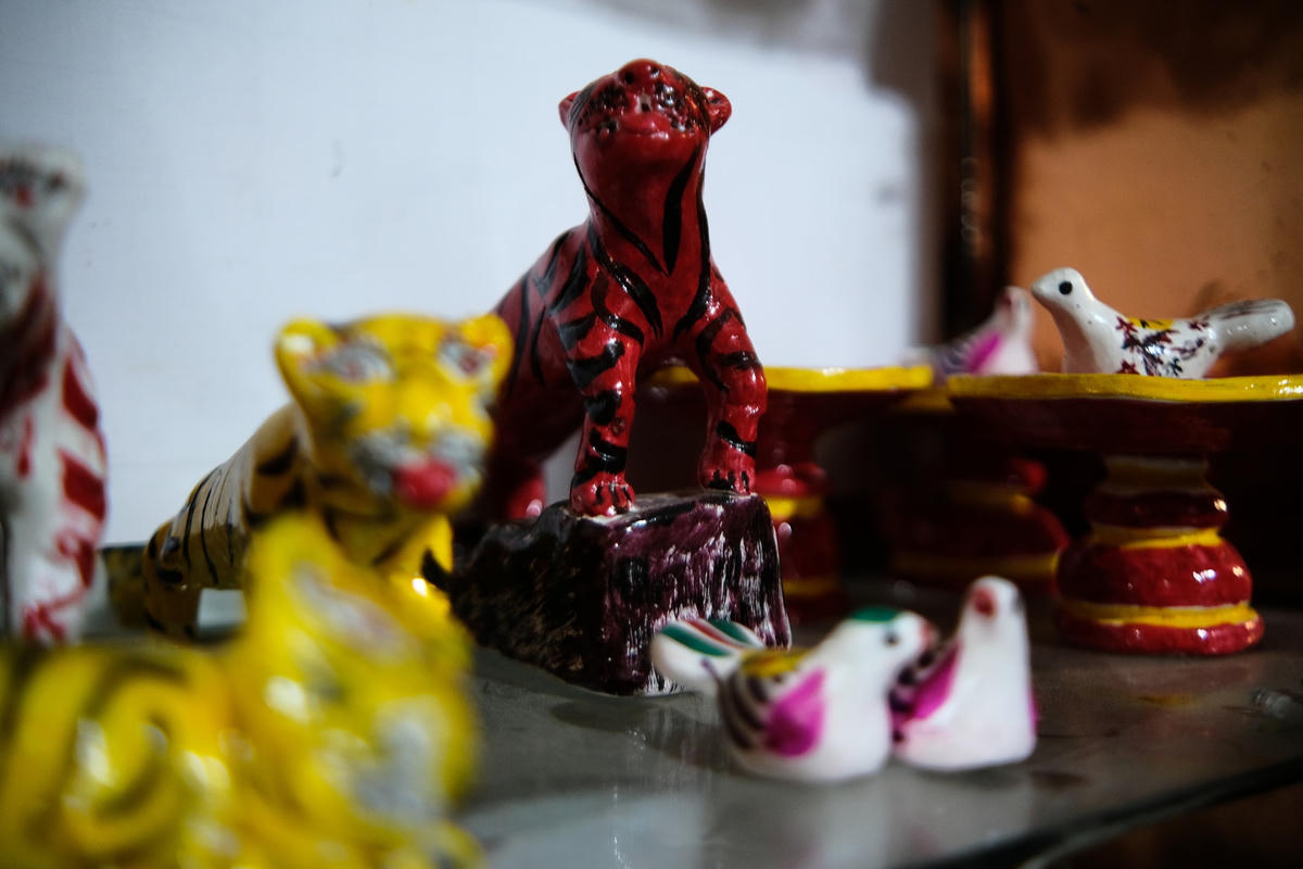 Bên cạnh việc làm phỗng đất dân gian với các hình tượng quen thuộc, ông Giáp còn sáng tạo thêm các hình tượng mới để phù hợp với thị hiếu của khách hàng. Ngoài ra, cháu ông cũng đã lập fanpage trên nền tảng mạng xã hội Facebook để chia sẻ kiến thức về phỗng đất dân gian.