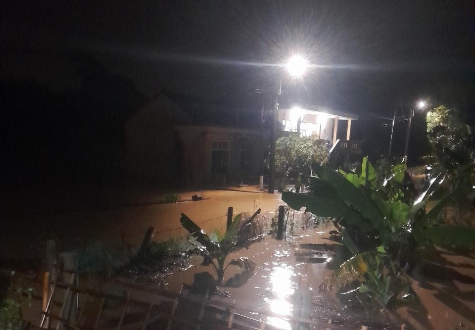 Hơn 100 ngôi nhà của người dân đã bị ngập nước. Ảnh: CTV.