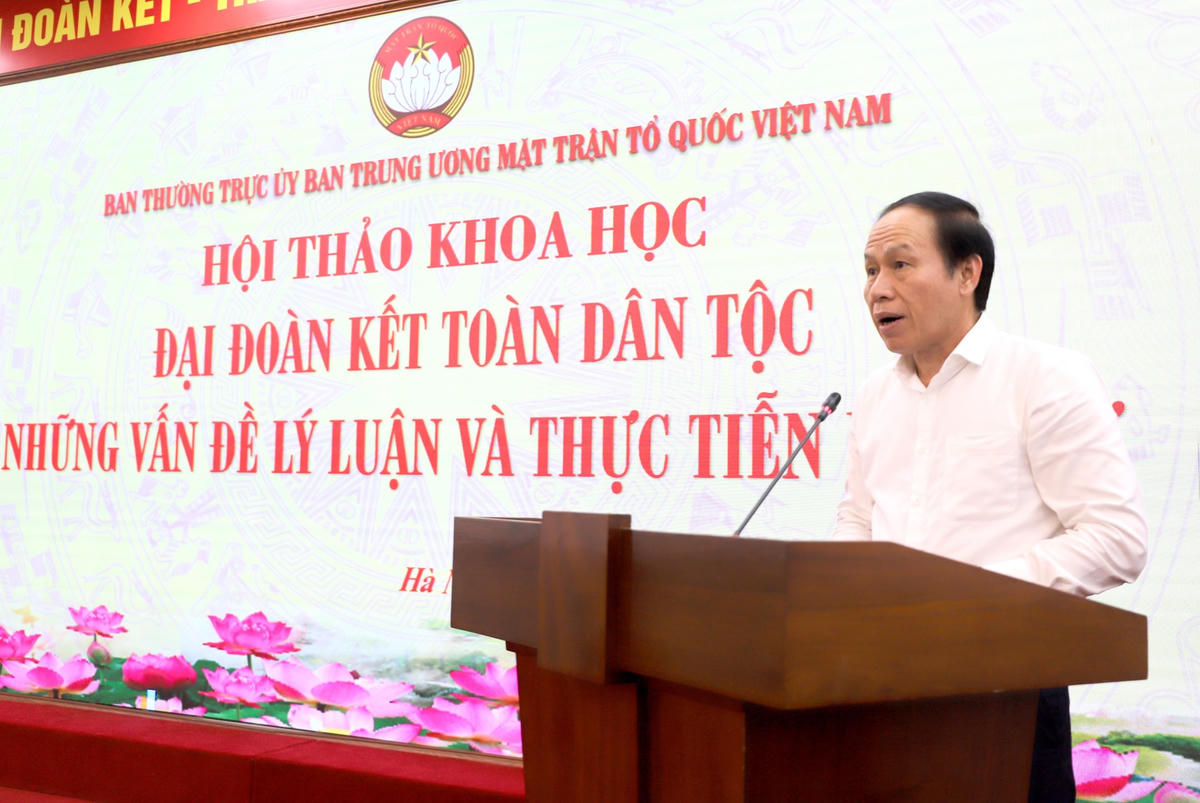 Phó Chủ tịch – Tổng Thư ký Lê Tiến Châu phát biểu đề dẫn Hội thảo.