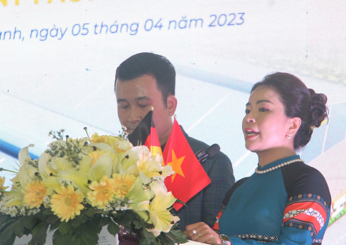 Bà Lê Thị Nghĩa, Tổng Giám đốc An An Hòa Group phát biểu tại Lễ khởi công.