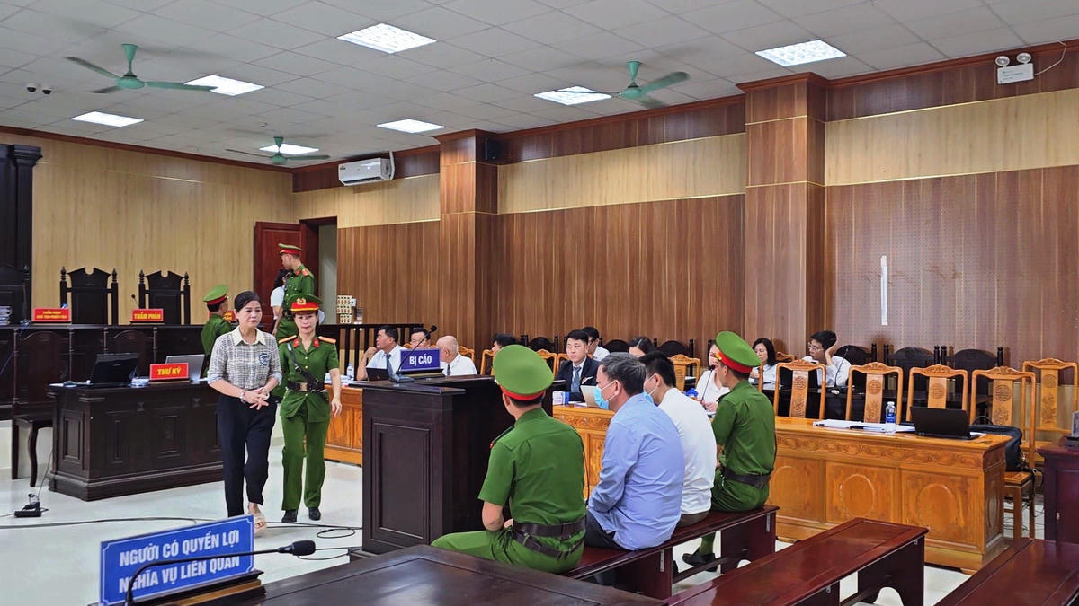 Bị cáo Phạm Thị Hằng, cựu Giám đốc Sở GDĐT Thanh Hóa bị tuyên phạt 4 năm từ giam.