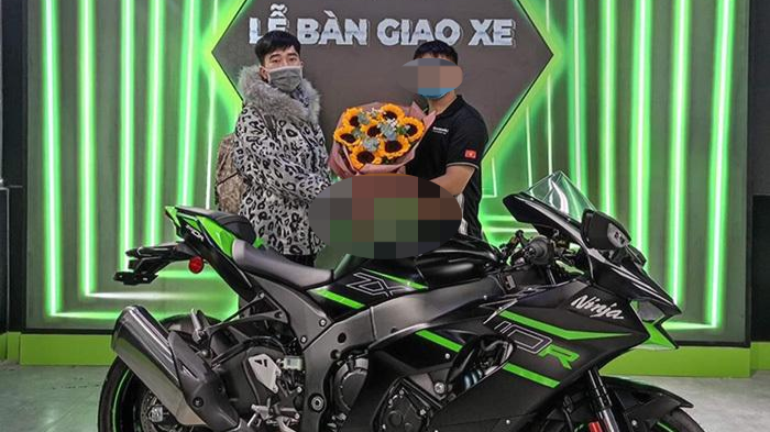 Nam dùng tiền cướp ngân hàng mua chiếc "siêu" xe máy.