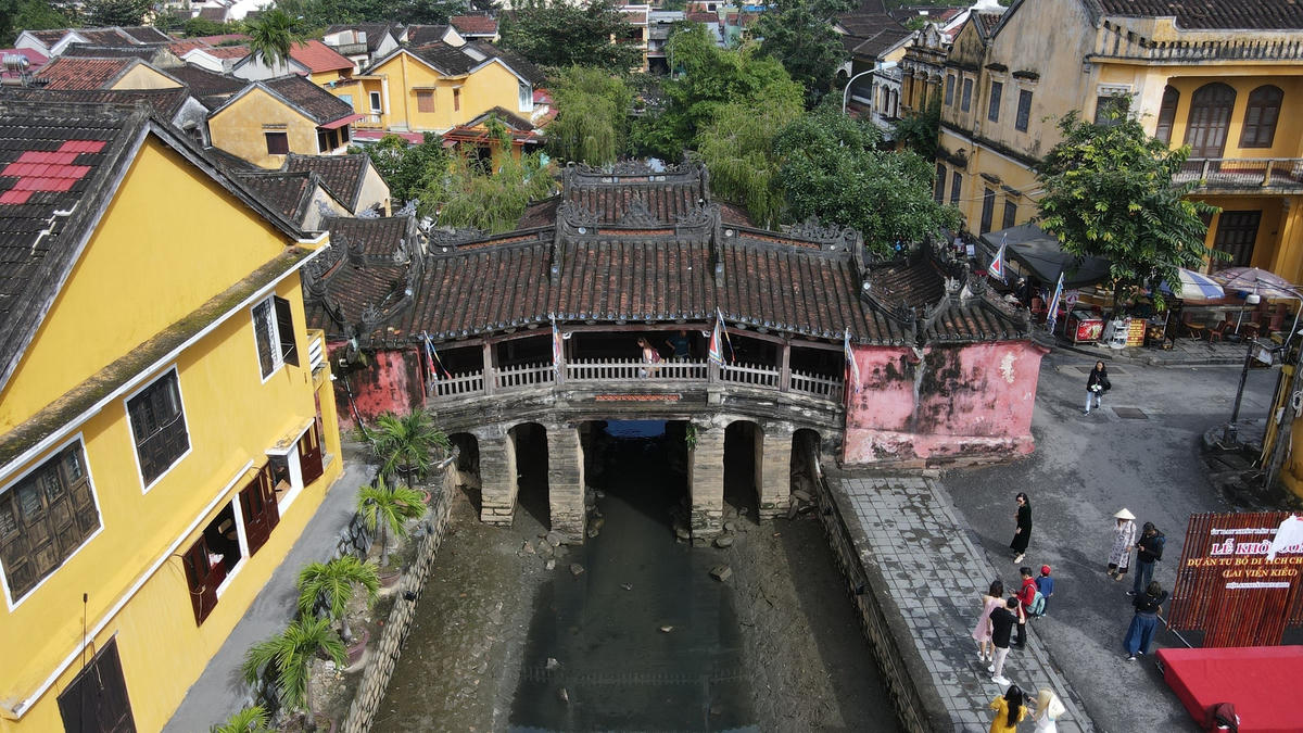 Chùa Cầu Hội An trước khi được hạ giải.  