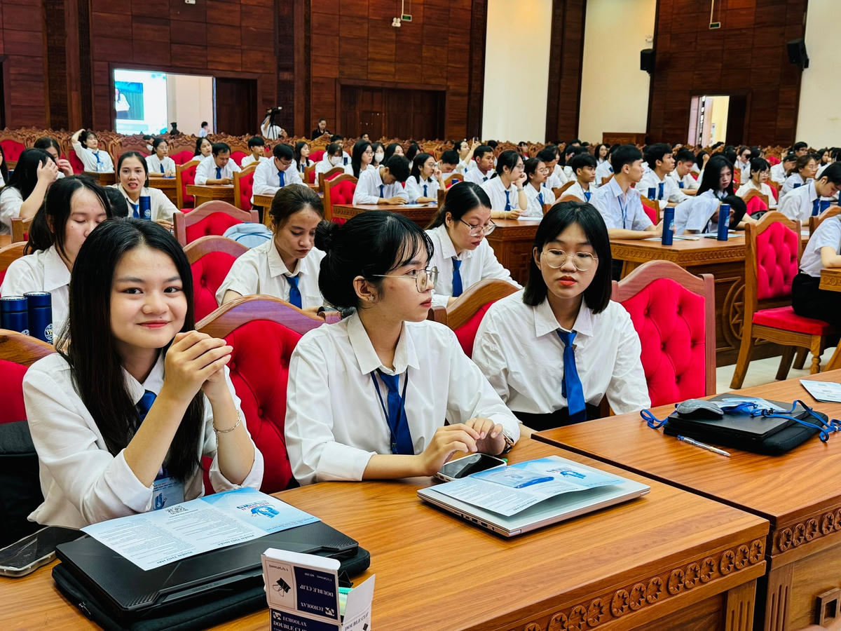 Sinh viên tiêu biểu về dự Đại hội.