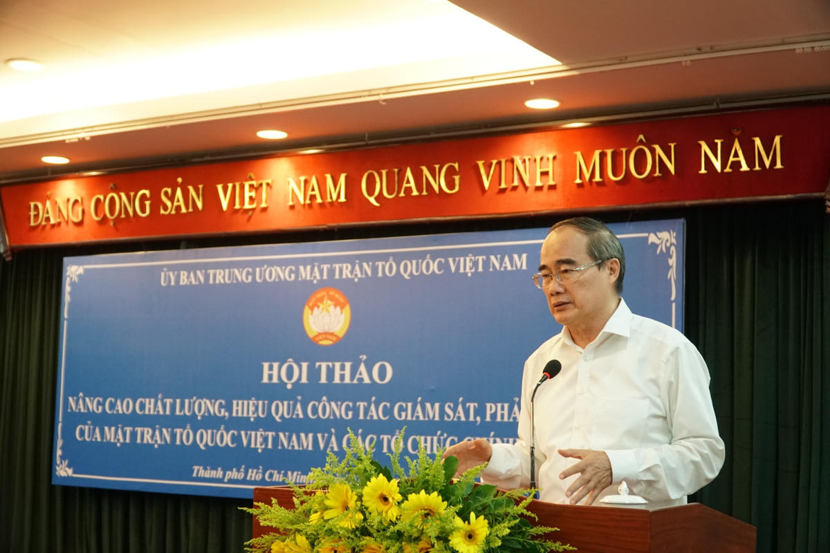 Ông Nguyễn Thiện Nhân, nguyên Chủ tịch UBTƯ MTTQ Việt Nam phát biểu góp ý tại Hội thảo. Ảnh: Tam Nguyên.