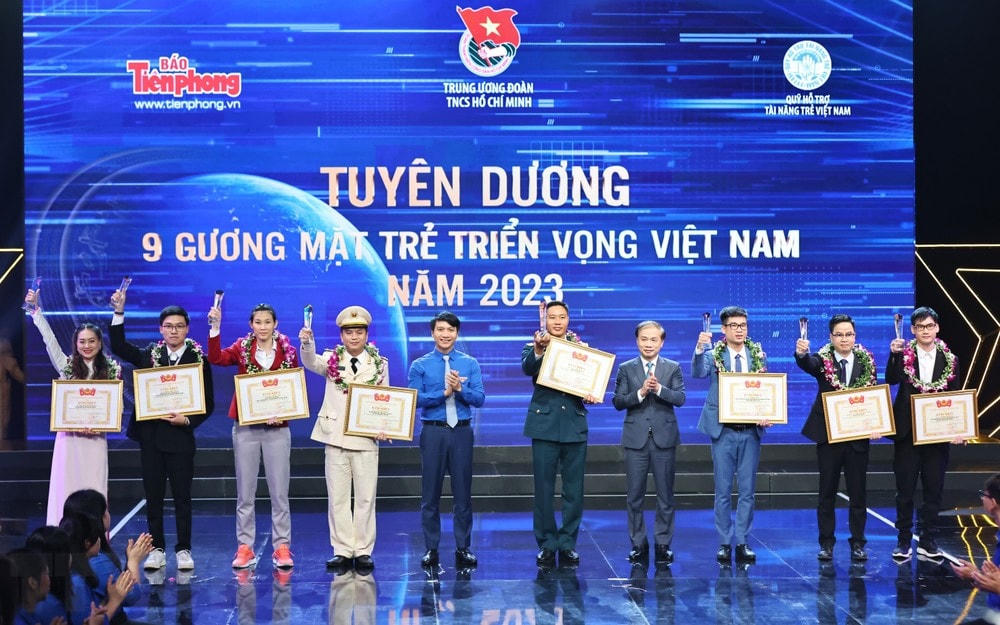 ttxvn_guong mat tre 3.jpg
