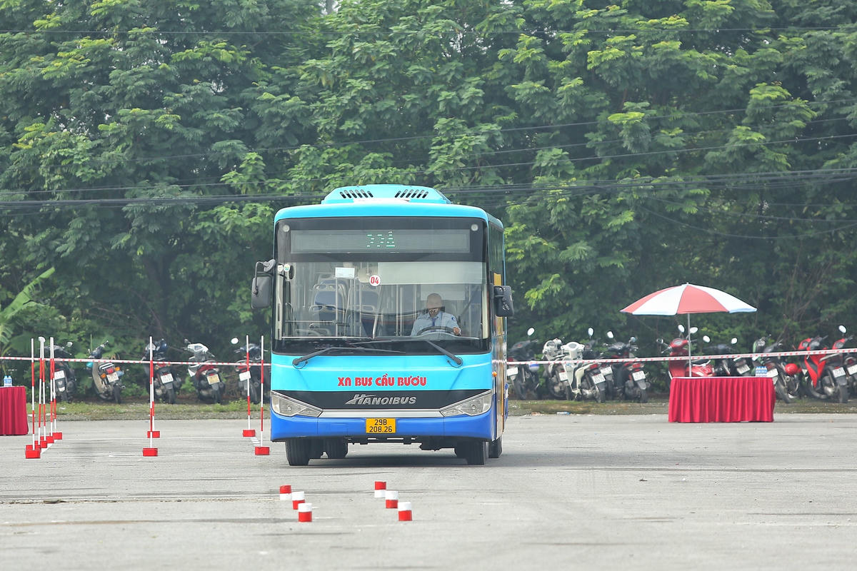 Hà Nội: 20 tuyển thủ lái xe buýt tranh tài tại Hội thi lái xe buýt giỏi an toàn