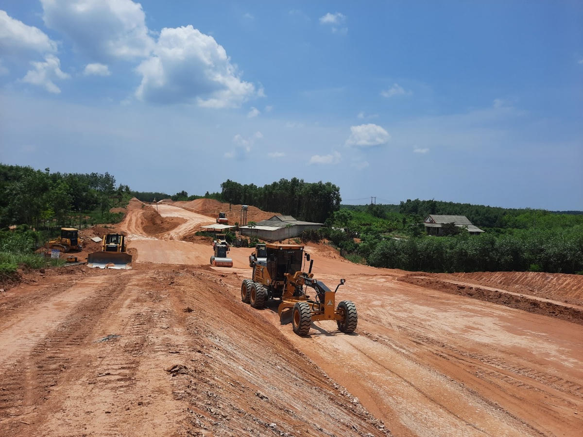 [Ảnh] Cao tốc Vạn Ninh - Cam Lộ đoạn qua tỉnh Quảng Trị đang dần hình thành
