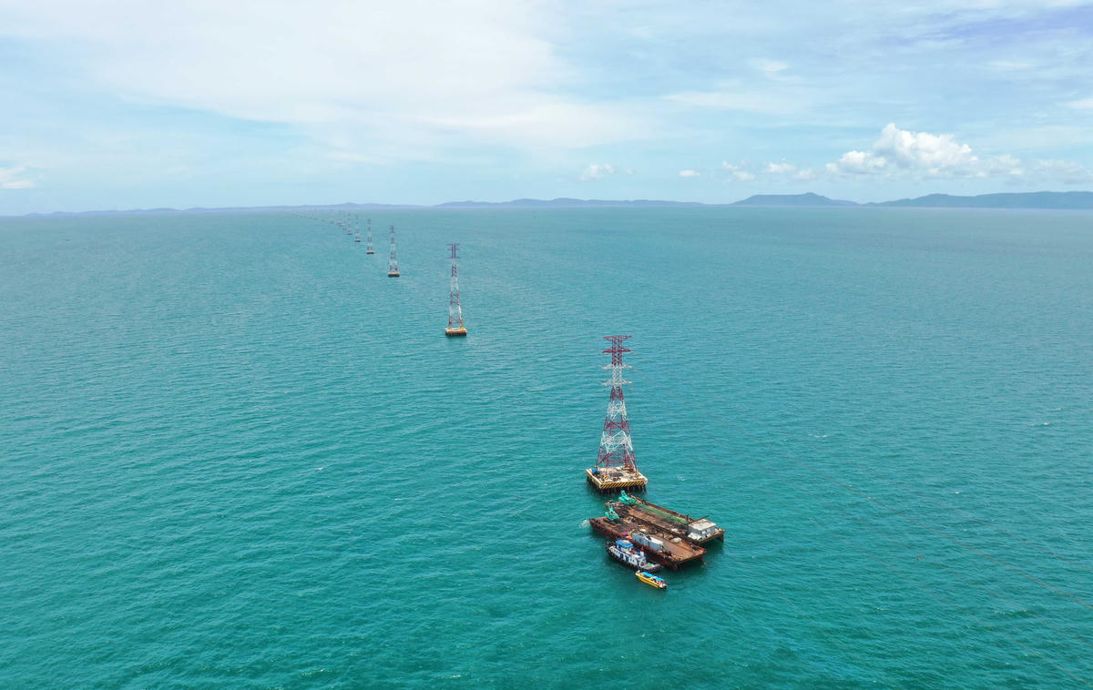 Đóng điện đường dây 220kV vượt biển dài nhất Đông Nam Á từ đất liền ra Phú Quốc