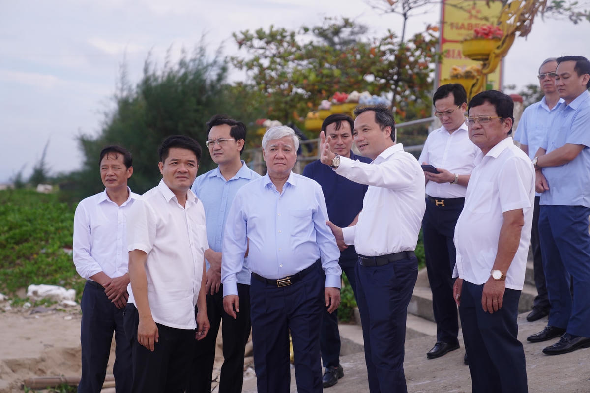 Dịp này, Bí thư Trung ương Đảng, Chủ tịch UBTƯ MTTQ Việt Nam Đỗ Văn Chiến và đoàn công tác kiểm tra tại khu vực mỏ sắt Thạch Khê (huyện Thạch Hà, Hà Tĩnh).