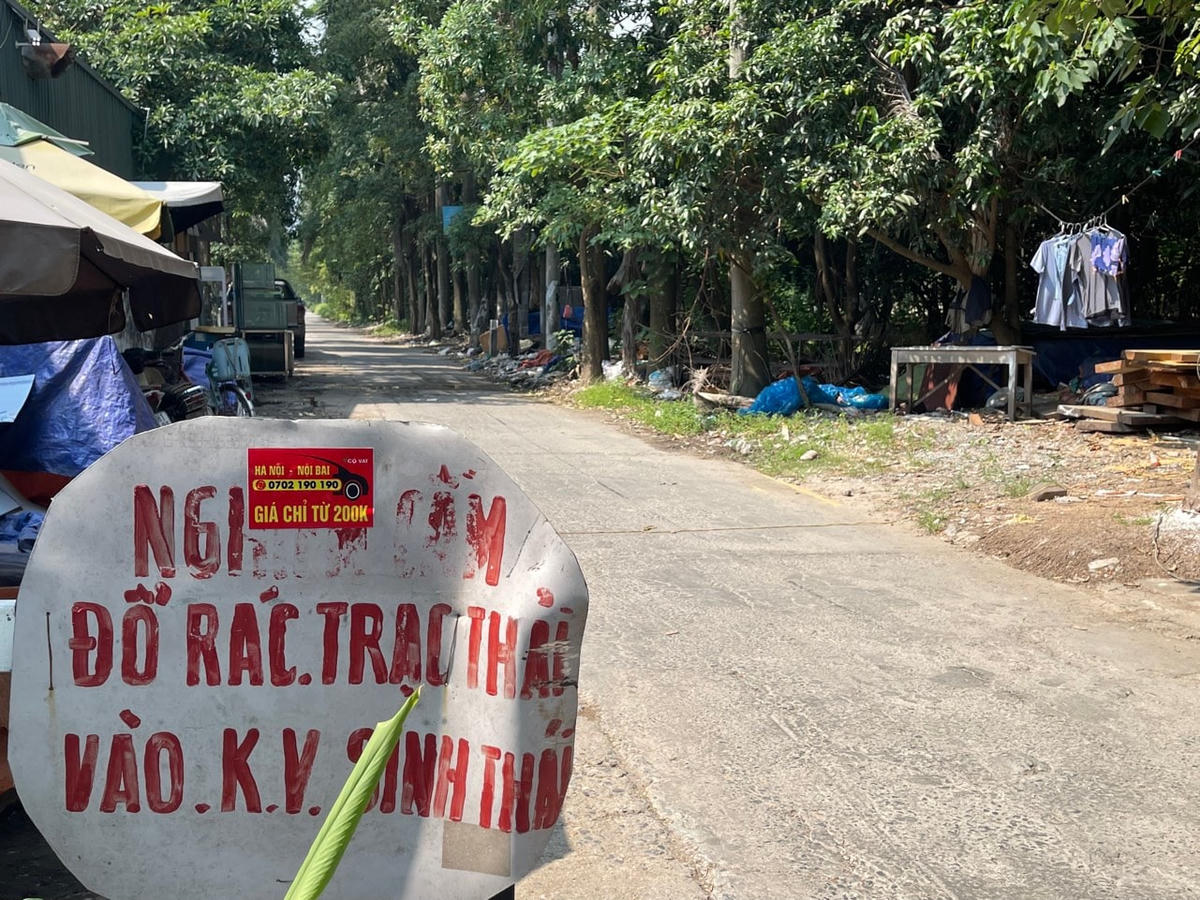[ẢNH] Khu sinh thái giữa lòng Thủ đô xuống cấp, vắng bóng người qua lại&nbsp;