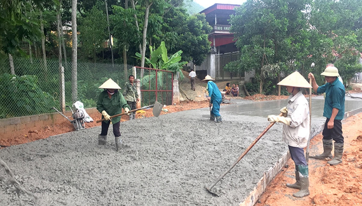 Hoạt động của Ban Giám sát đầu tư của cộng đồng đã góp phần hạn chế những sai phạm, tiêu cực trong quá trình triển khai xây dựng các công trình, dự án trên địa bàn. Ảnh: Linh Nguyễn