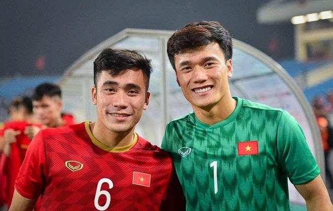 Bùi Tiến Dũng và Bùi Tiến Dụng thời cùng khoác áo U23 Việt Nam. Ảnh: Cổng TTĐT Công an Hà Nội.