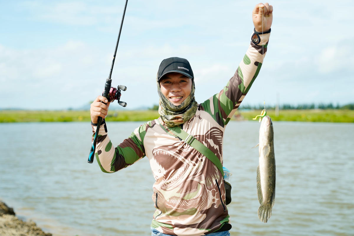 Cần thủ Nguyễn Nam (phường Thạch Hưng, TP. Hà Tĩnh) có thành quả sau vài đường câu.