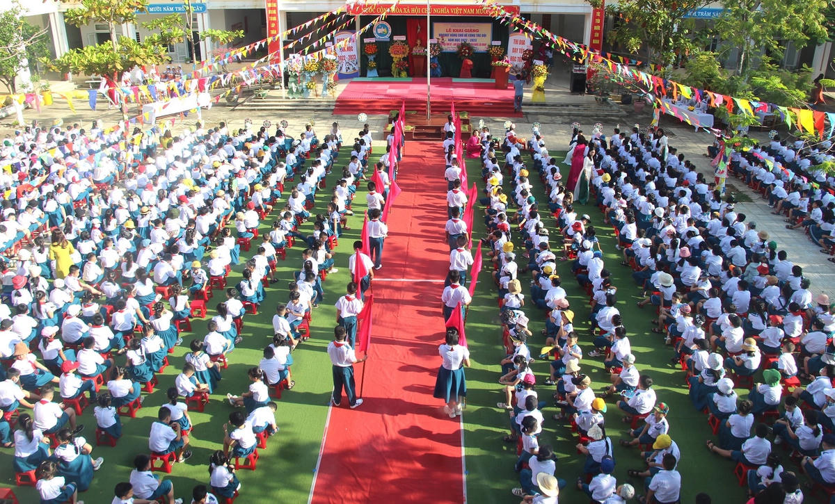Khai giảng năm học mới ở Trường Tiểu học Võ Thị Sáu, TP Tam Kỳ.