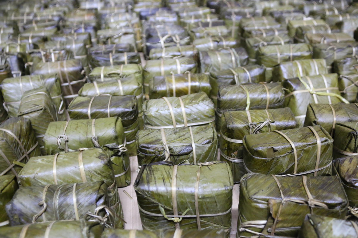Bánh chưng, bánh tét được sản xuất đại trà tại làng Đại An Khê.