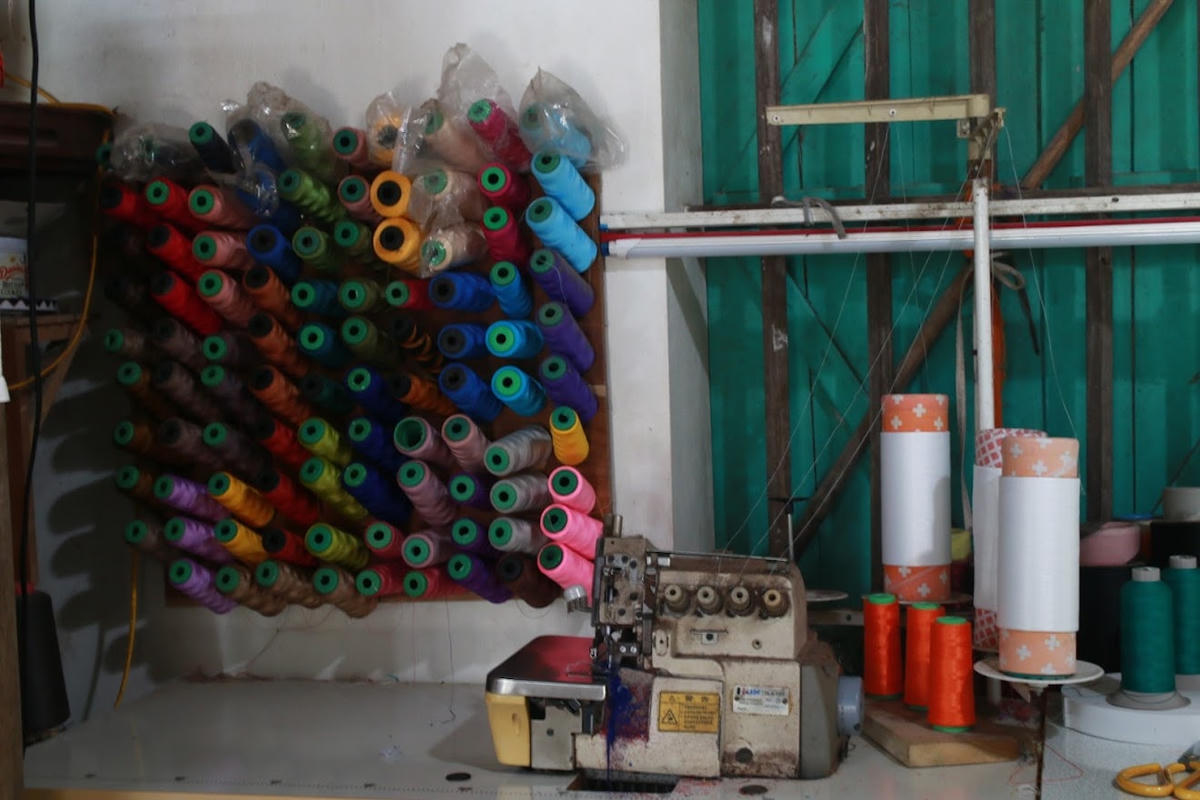 Dụng cụ, đồ nghề của người thợ may làng Trạch Xá.  