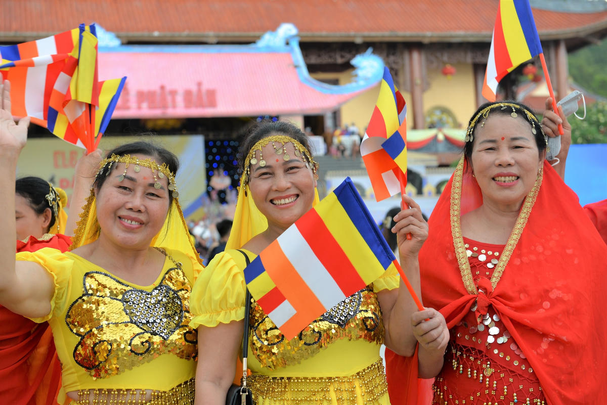 Bà Lê Thị Oanh (TP Sầm Sơn, Thanh Hóa) chia sẻ: "Chúng tôi rất hoan hỷ khi có thể về dự Đại lễ Phật đàn chùa Ba Vàng 2022. Trong tất cả hành trình du lịch tâm linh của chúng tôi luôn có chùa Ba Vàng ở Quảng Ninh".
