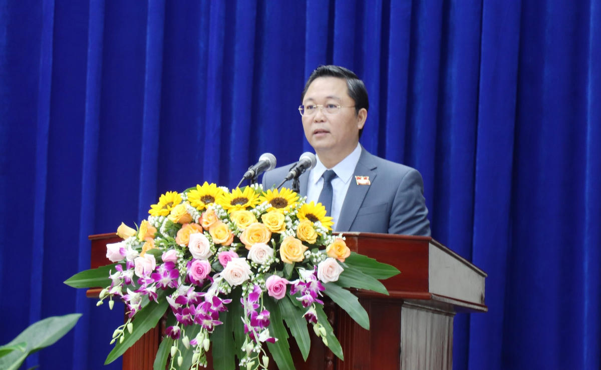 Ông Lê Trí Thanh, Chủ tịch UBND tỉnh Quảng Nam tại kỳ họp.