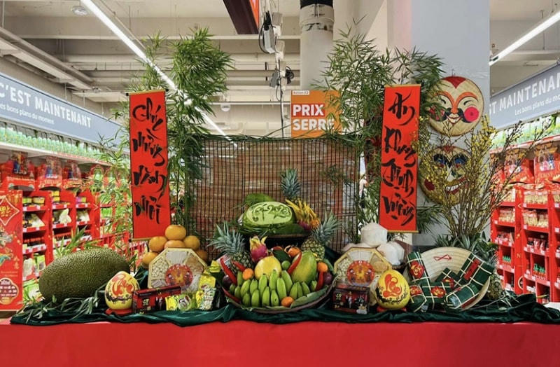 Hình ảnh gian hàng Việt Nam tại siêu thị Carrefour Part Dieu, Pháp.