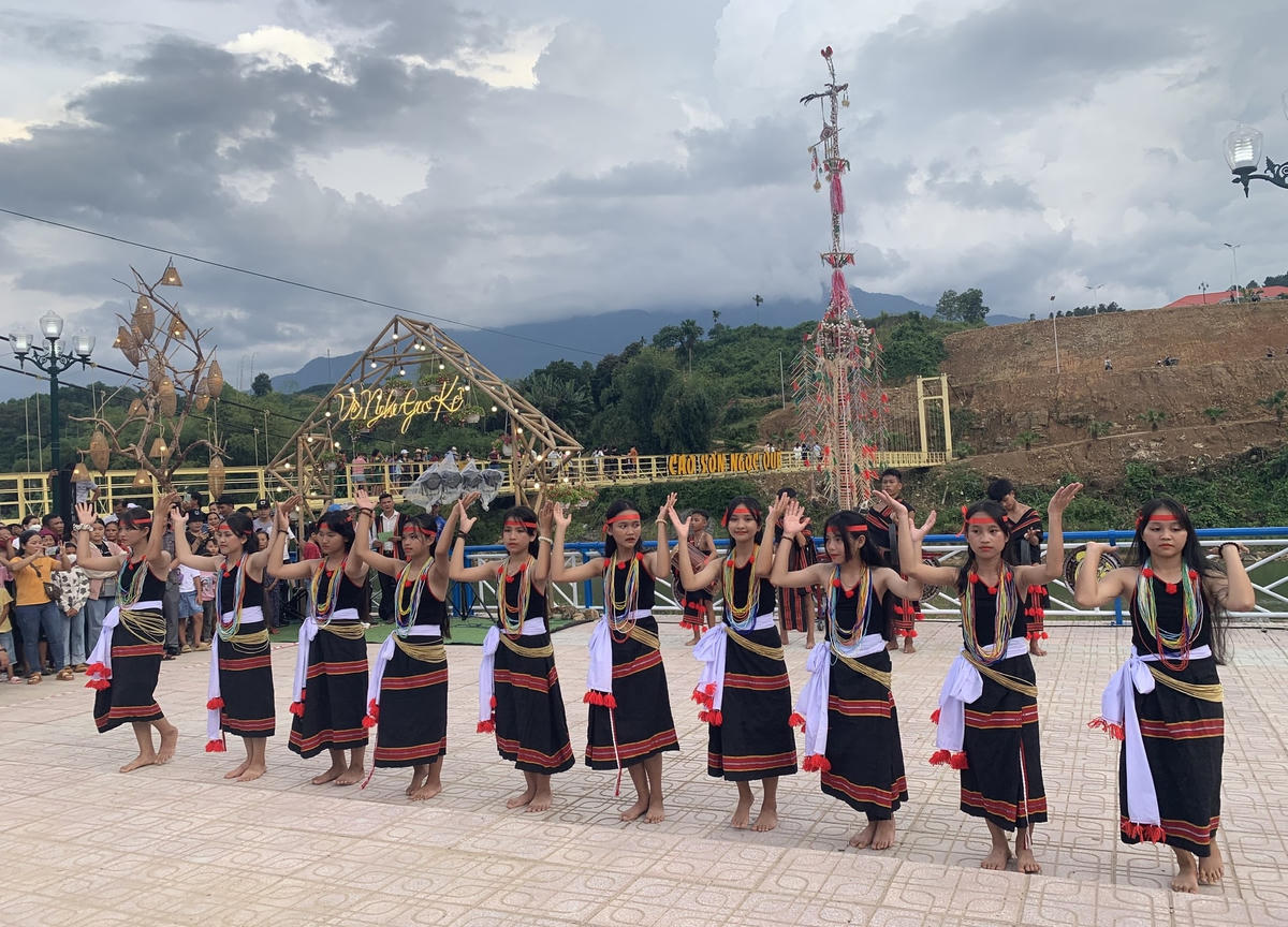 Một điệu múa truyền thống của đồng bào DTTS huyện Bắc Trà My.