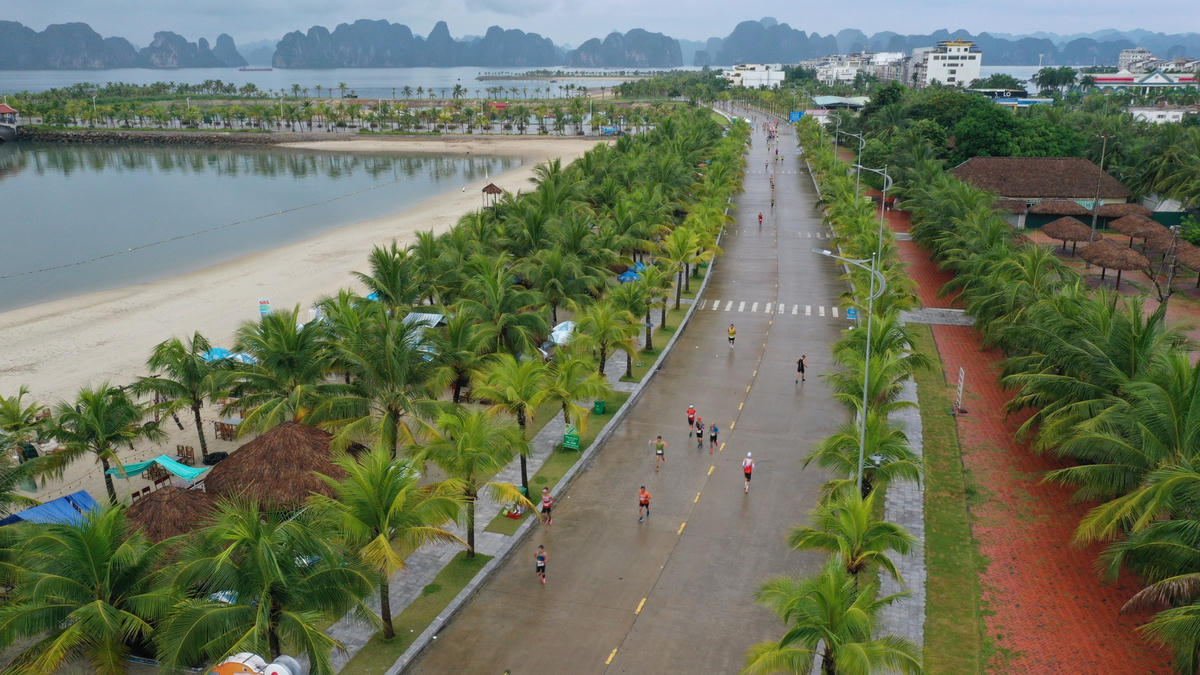 Cung đường chạy dọc biển Tuần Châu sẽ là một trải nghiệm đáng nhớ cho các VĐV.