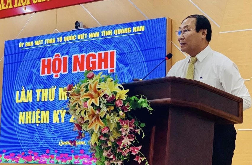 Ông Võ Xuân Ca, Chủ tịch Ủy ban MTTQ Việt Nam tỉnh Quảng Nam phát biểu khai mạc Hội nghị.
